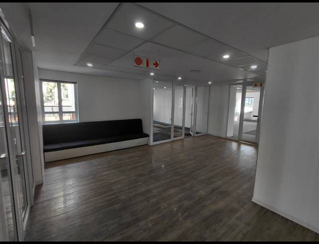 9,626M² OFFICE FOR SALE IN BRYANSTON